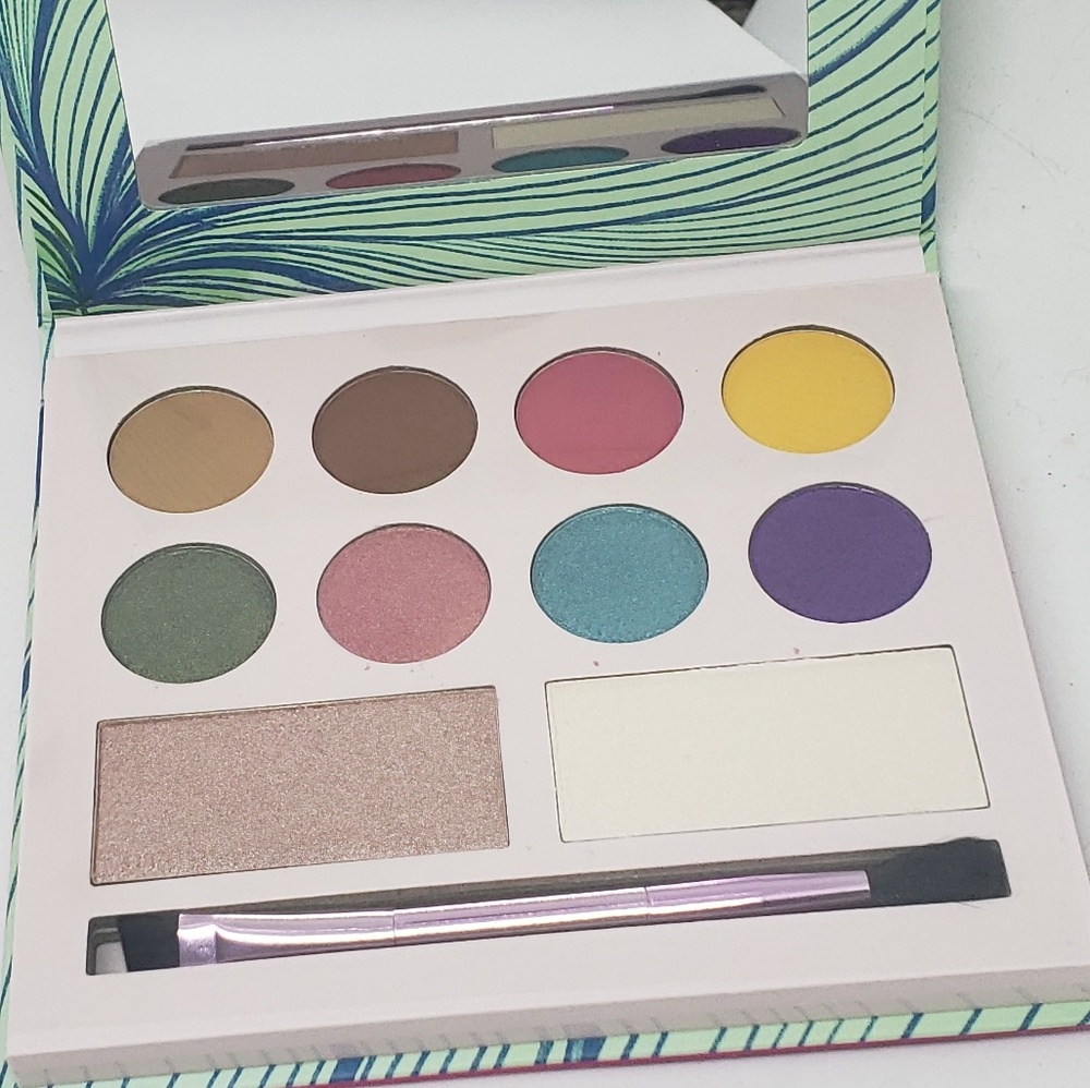 Laura Sanchez moods palette